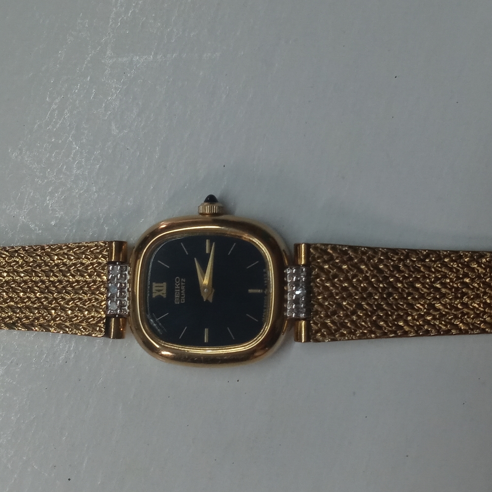 Vintage Seiko 2y00 5449 Analog wrist watch with 8 diamonds